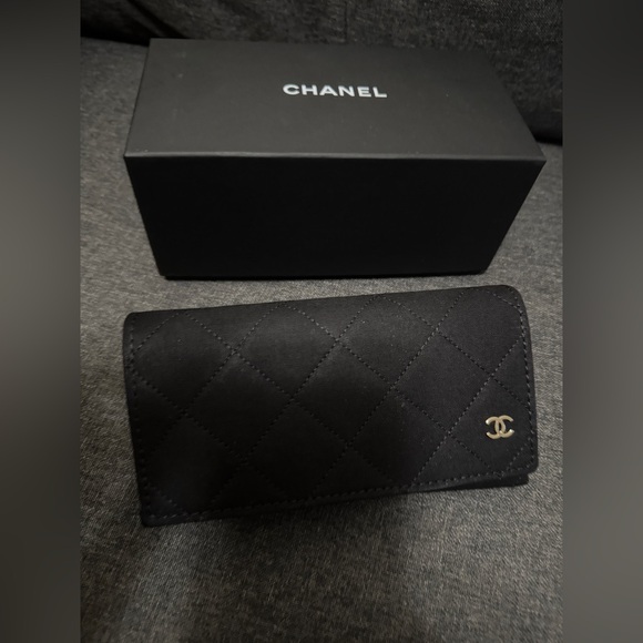 brand new 		
 Chanel CAT EYE SUNGLASSES CLASSICS BLACK & BEIGE UNIVERSAL main image 7
